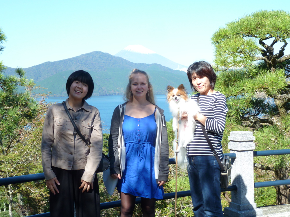 Austauschschülerin mit ihrer japanischen Gastfamilie